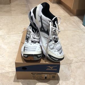 NWT Mizuno Wave Lightning 7 Court Shoes
